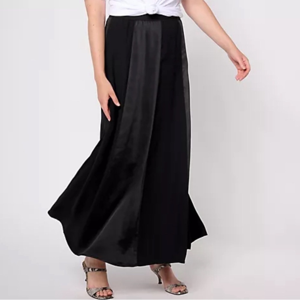 Peace Love World Black Label Regular Satin Black Color Skirt Size MP